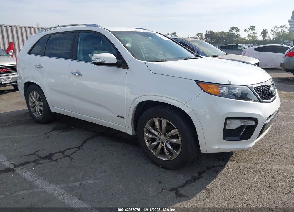 2011 KIA SORENTO SX V6 VIN: 5XYKWDA26BG177535