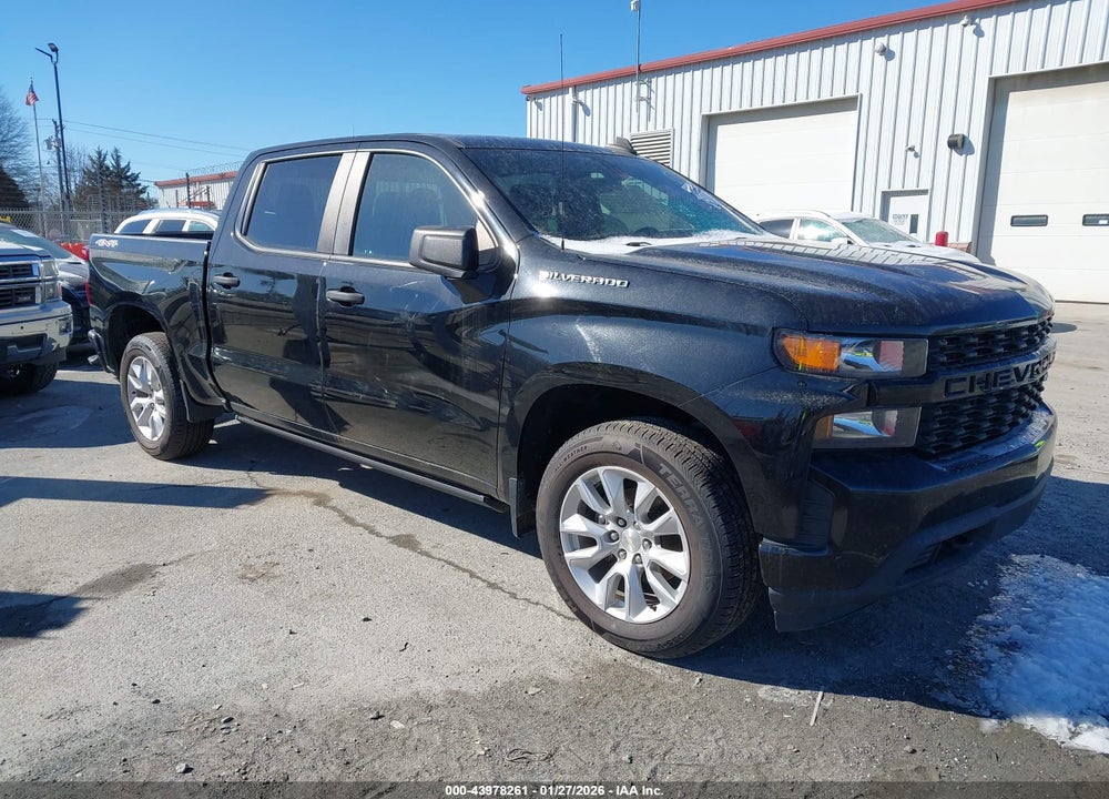 2021 CHEVROLET SILVERADO 1500 4WD  SHORT BED CUSTOM VIN: 3GCPYBEK8MG220579