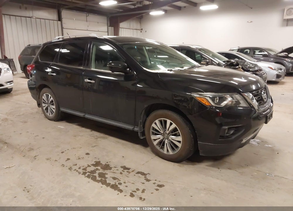 2017 NISSAN PATHFINDER SL VIN: 5N1DR2MMXHC620666