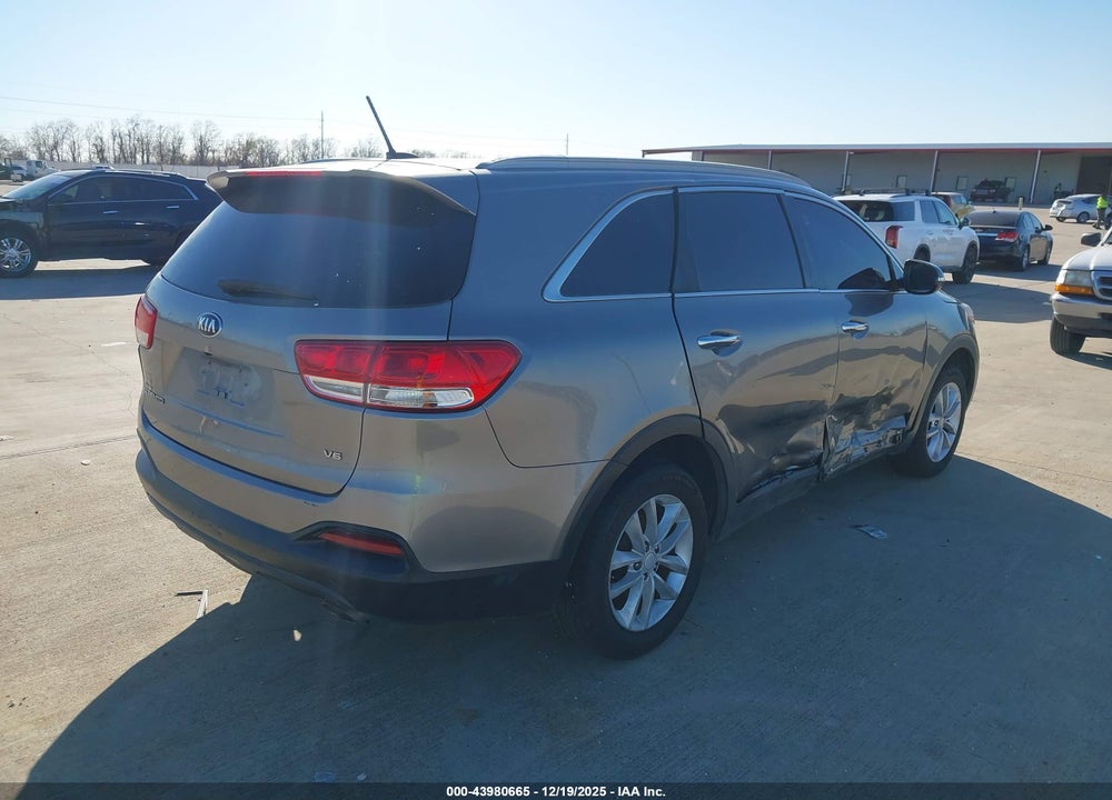 2018 KIA SORENTO VIN: 5XYPG4A57JG354623