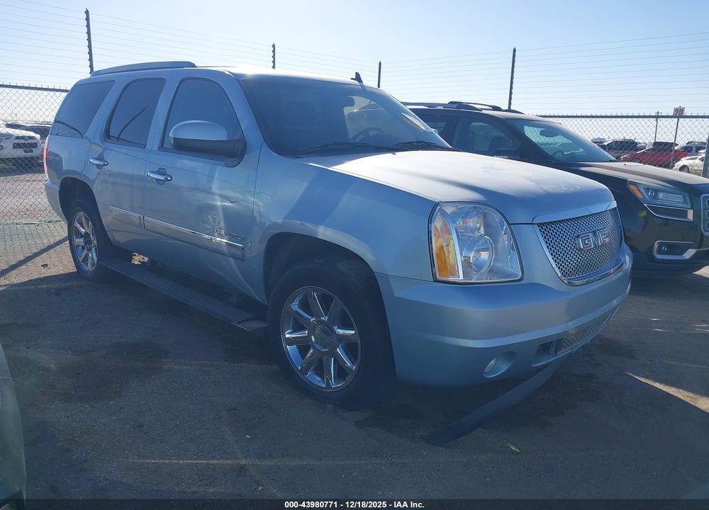 2011 GMC YUKON DENALI VIN: 1GKS2EEF2BR256138