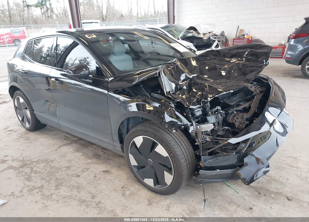 2025 VOLVO EX30 ULTRA TWIN MOTOR PERFORMANCE, FULLY ELECTRIC VIN: YV4EK3ZL1SS157023