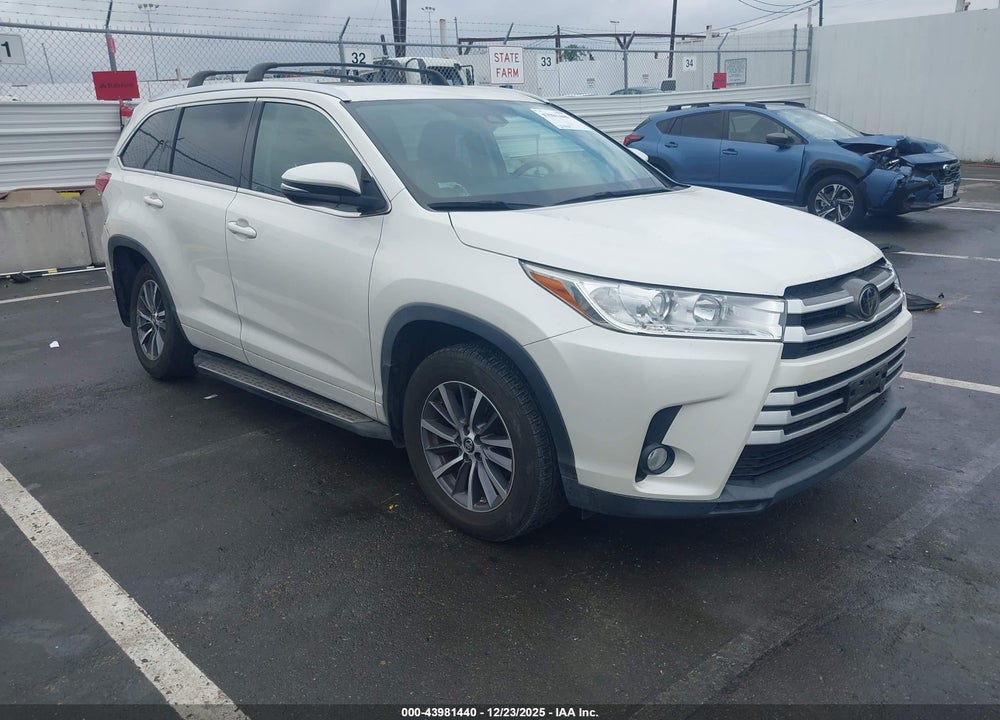 2018 TOYOTA HIGHLANDER XLE VIN: 5TDKZRFH4JS547206