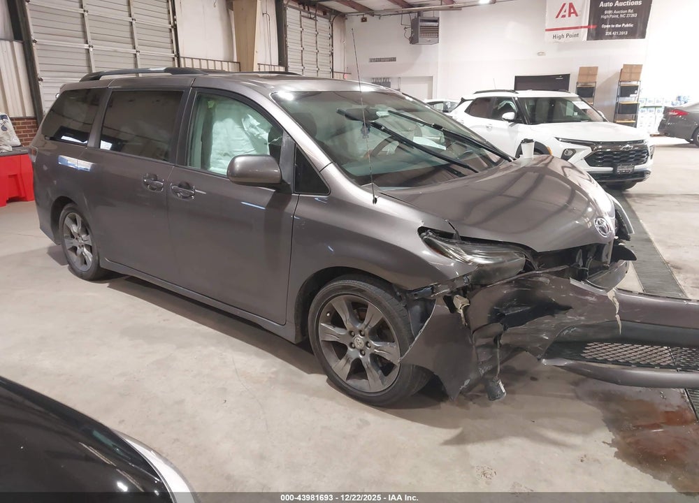 2012 TOYOTA SIENNA SE 8 PASSENGER VIN: 5TDXK3DC7CS195028