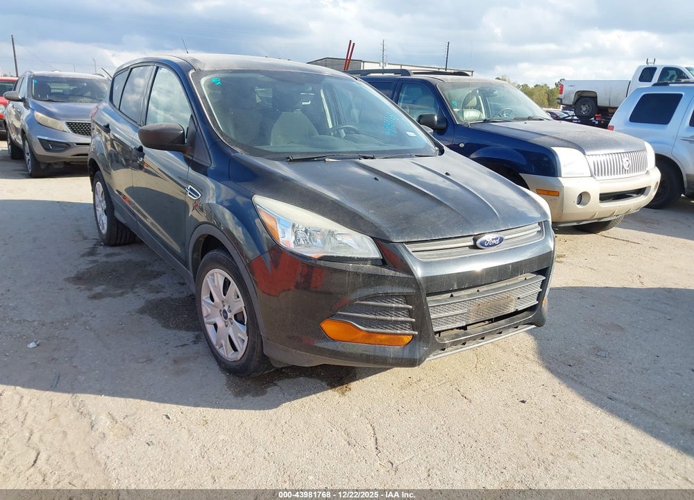 2015 FORD ESCAPE S VIN: 1FMCU0F79FUA32903