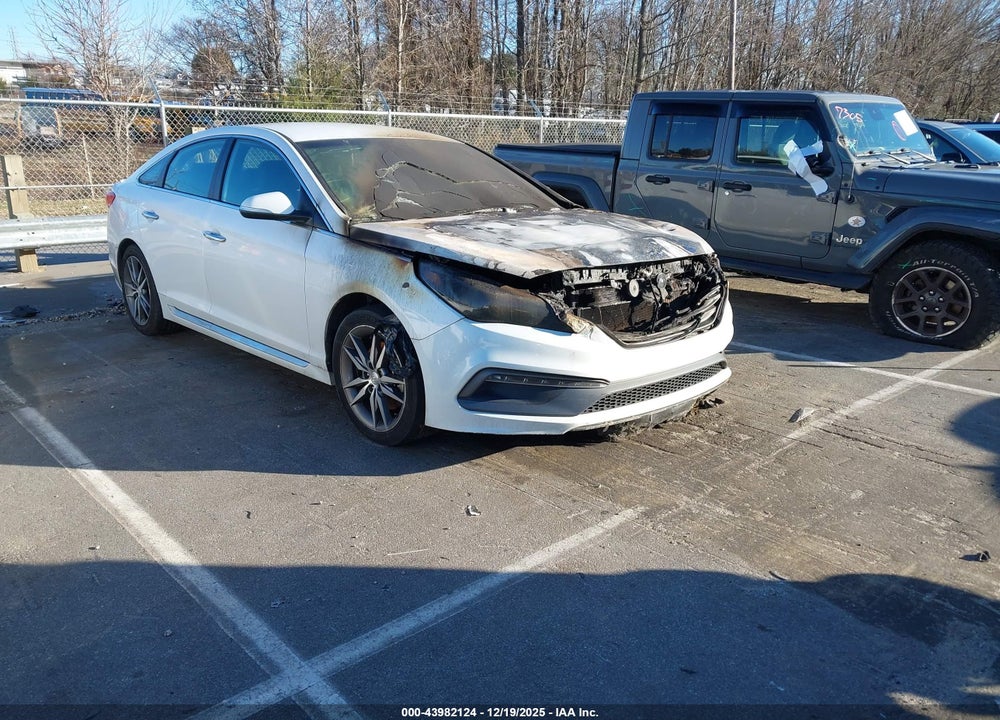 2015 HYUNDAI SONATA SPORT 2.0T VIN: 5NPE34AB7FH100001