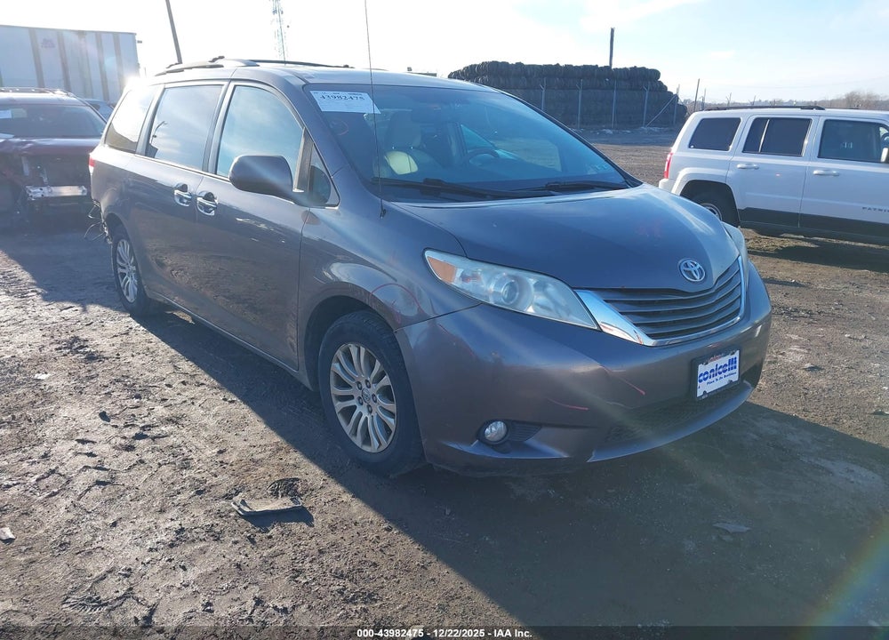 2014 TOYOTA SIENNA XLE V6 8 PASSENGER VIN: 5TDYK3DC5ES435426