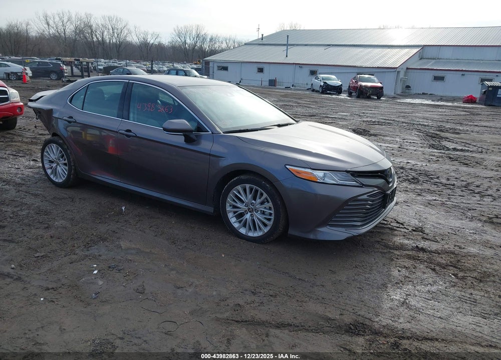2020 TOYOTA CAMRY XLE VIN: 4T1F11BK8LU017455