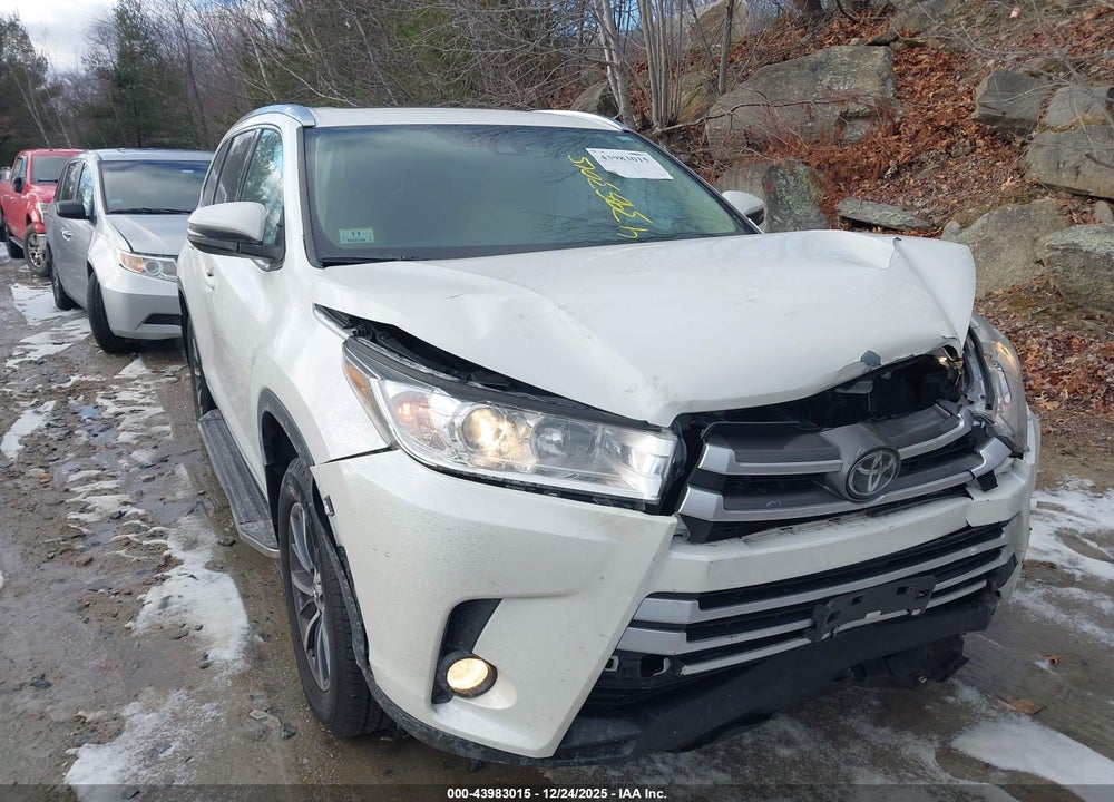 2018 TOYOTA HIGHLANDER XLE VIN: 5TDJZRFH6JS880793