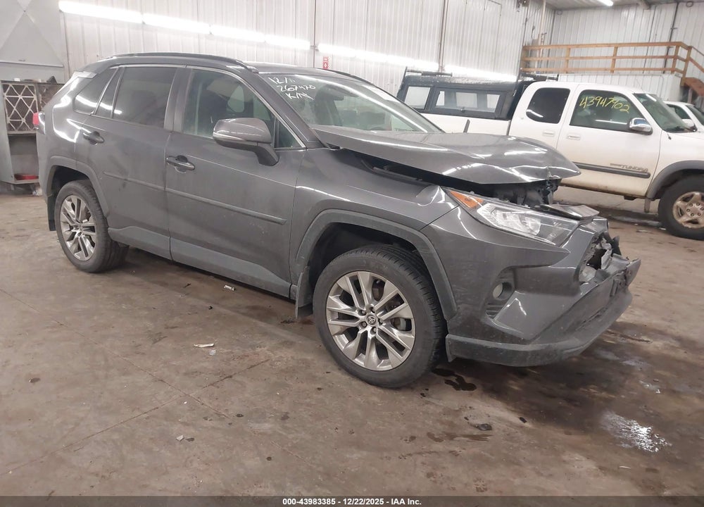 2021 TOYOTA RAV4 XLE PREMIUM VIN: 2T3A1RFV2MW231945