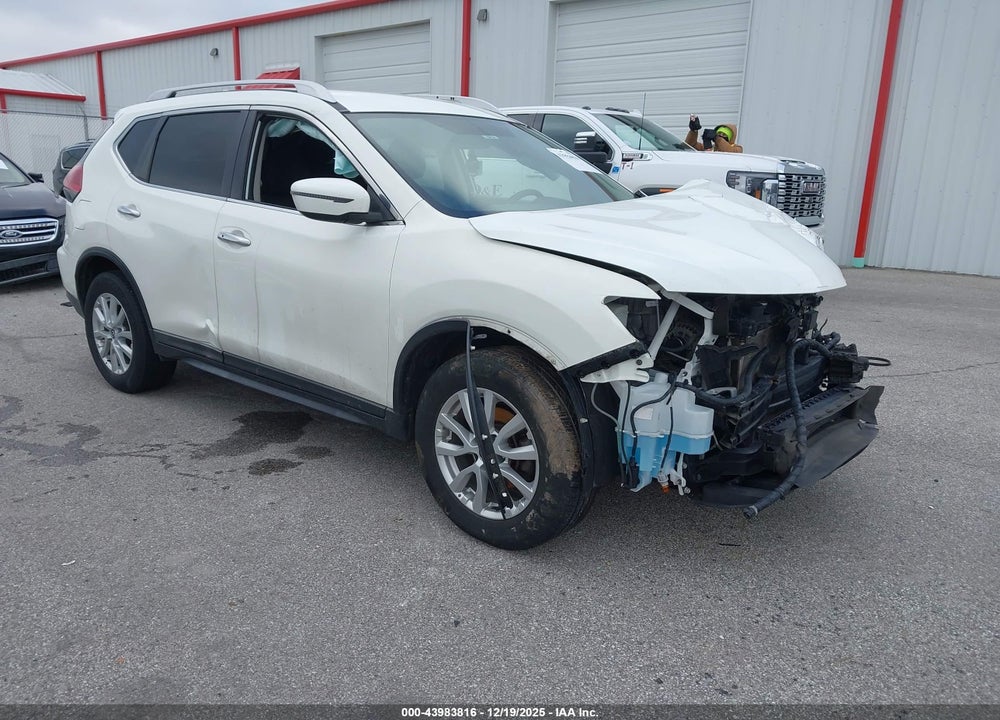 2018 NISSAN ROGUE SV VIN: KNMAT2MT4JP588053