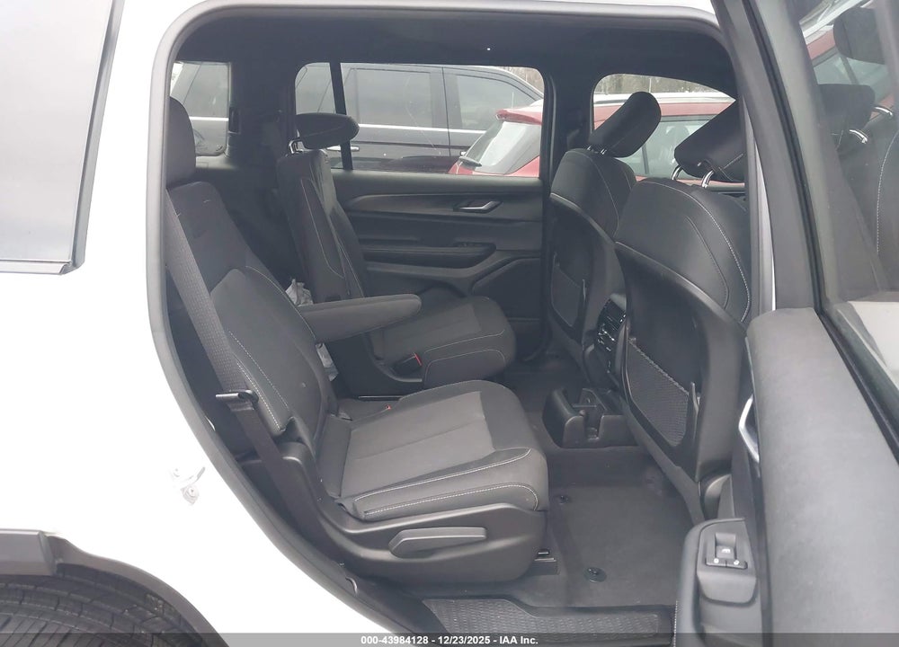 2025 JEEP GRAND CHEROKEE L LAREDO X 4X4 VIN: 1C4RJKAG7S8660925