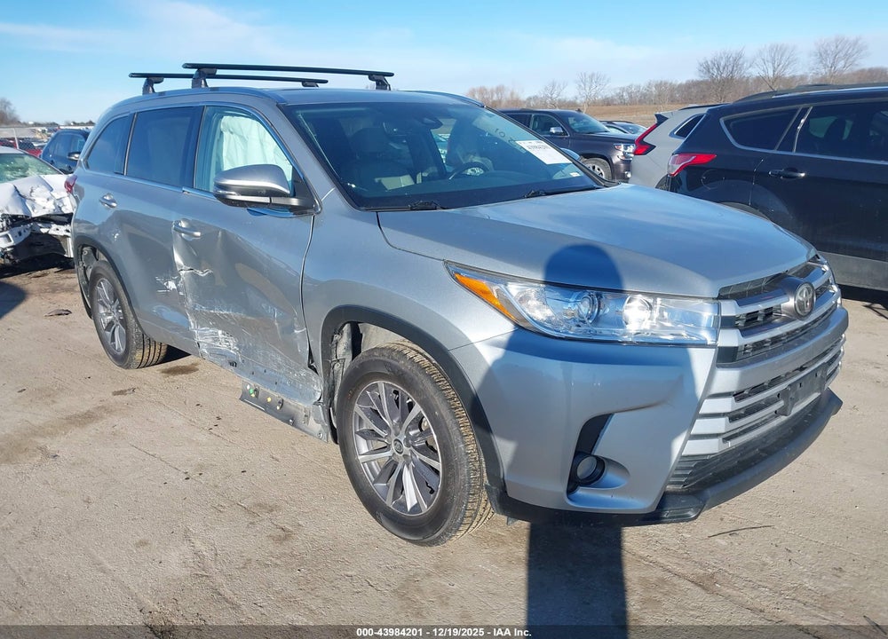 2017 TOYOTA HIGHLANDER XLE VIN: 5TDJZRFH5HS430014