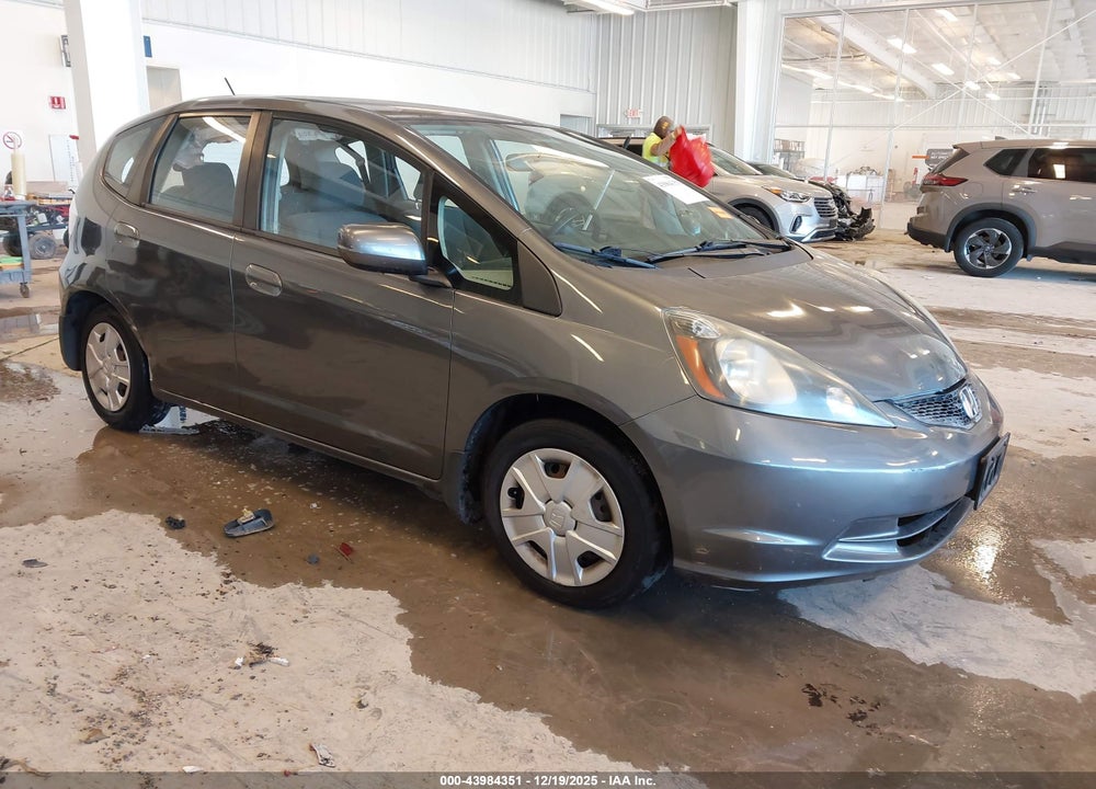 2013 HONDA FIT VIN: JHMGE8H34DC013768