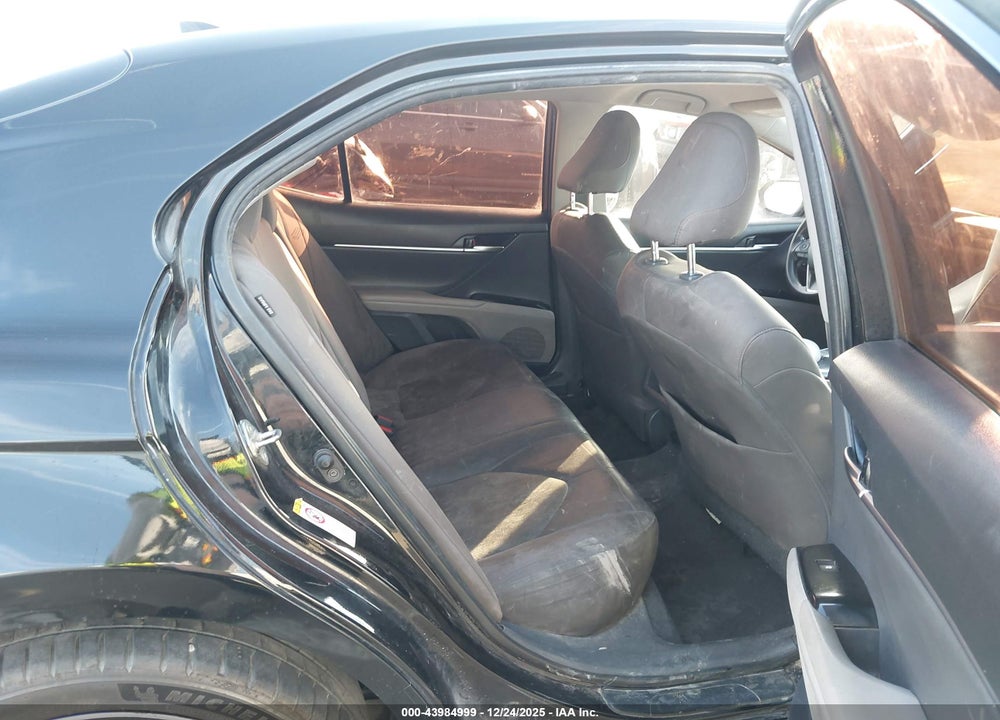 2019 TOYOTA CAMRY LE VIN: 4T1B11HK5KU243070