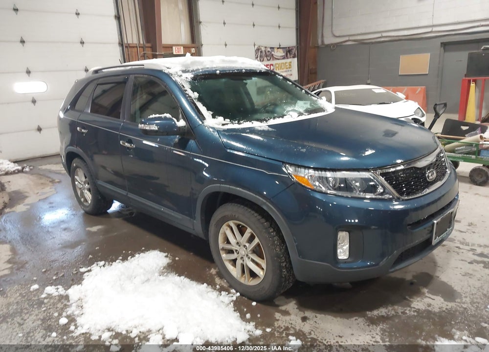 2015 KIA SORENTO LX V6 VIN: 5XYKT4A79FG606967