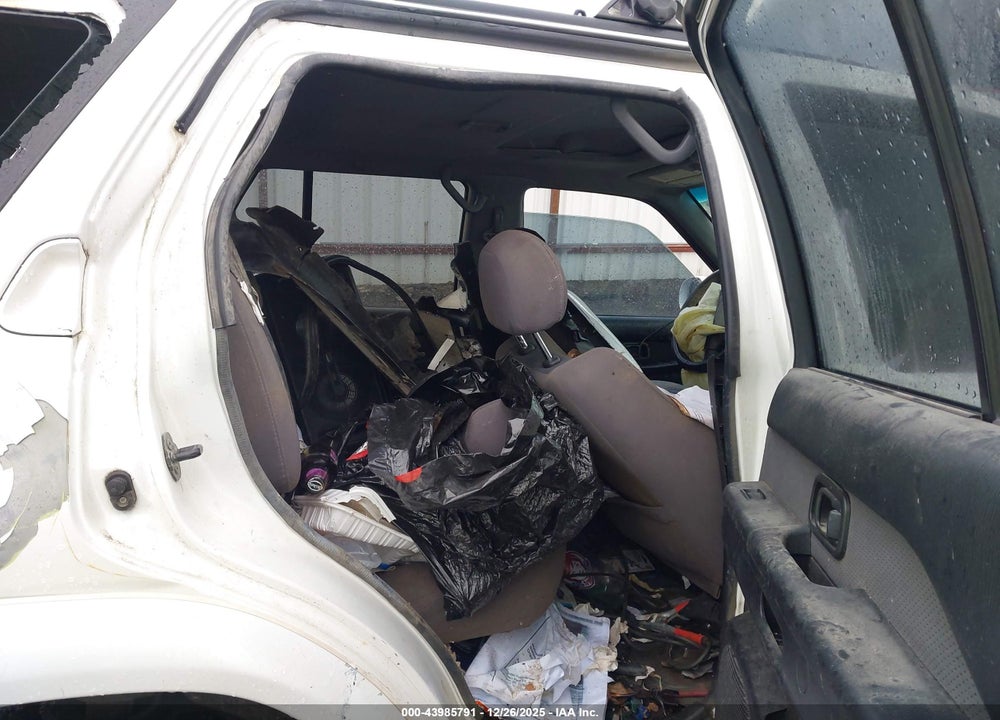 2001 NISSAN PATHFINDER SE VIN: JN8DR09Y91W604181