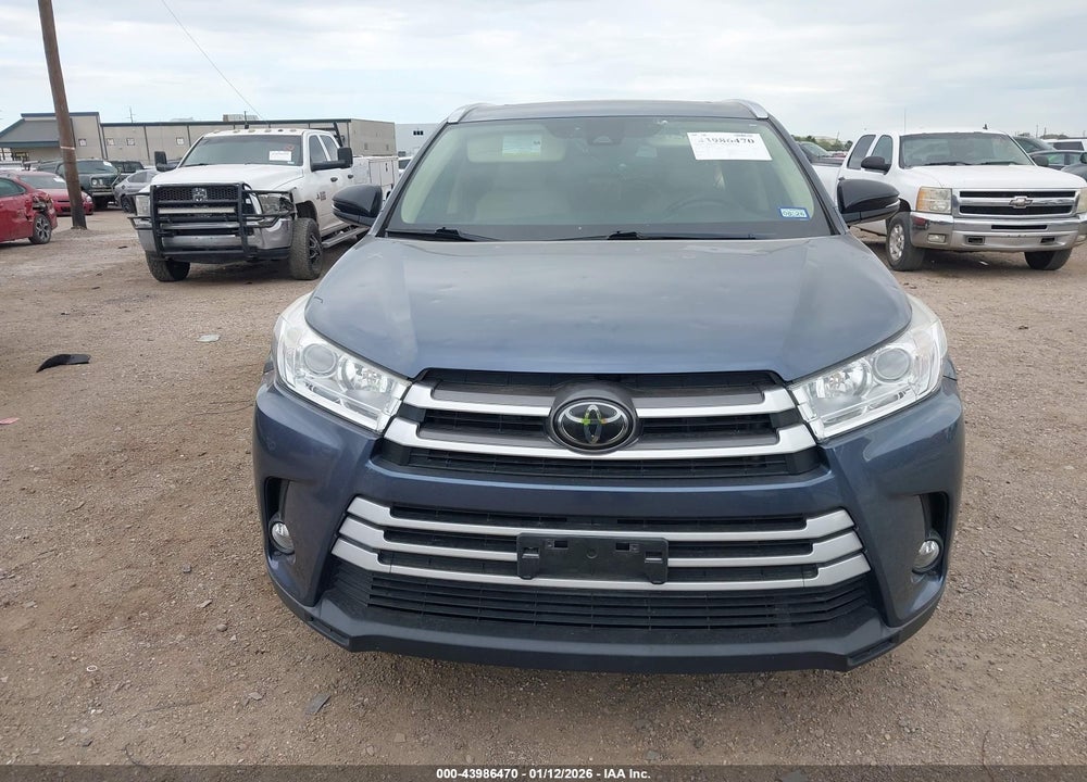 2019 TOYOTA HIGHLANDER XLE VIN: 5TDKZRFH8KS323521