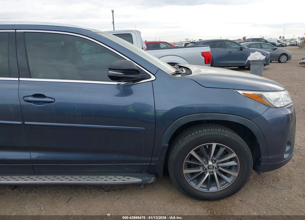 2019 TOYOTA HIGHLANDER XLE VIN: 5TDKZRFH8KS323521
