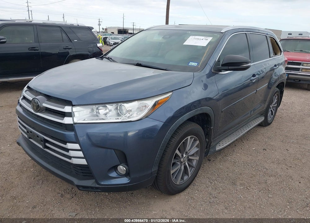 2019 TOYOTA HIGHLANDER XLE VIN: 5TDKZRFH8KS323521