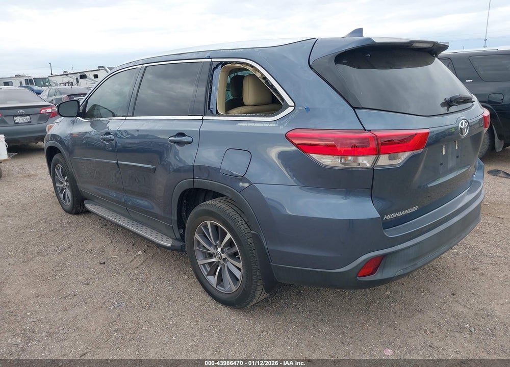 2019 TOYOTA HIGHLANDER XLE VIN: 5TDKZRFH8KS323521