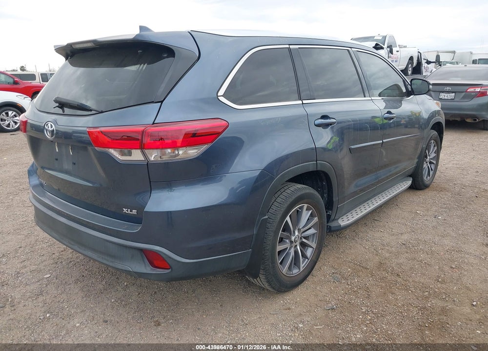 2019 TOYOTA HIGHLANDER XLE VIN: 5TDKZRFH8KS323521