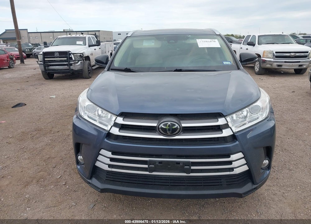 2019 TOYOTA HIGHLANDER XLE VIN: 5TDKZRFH8KS323521