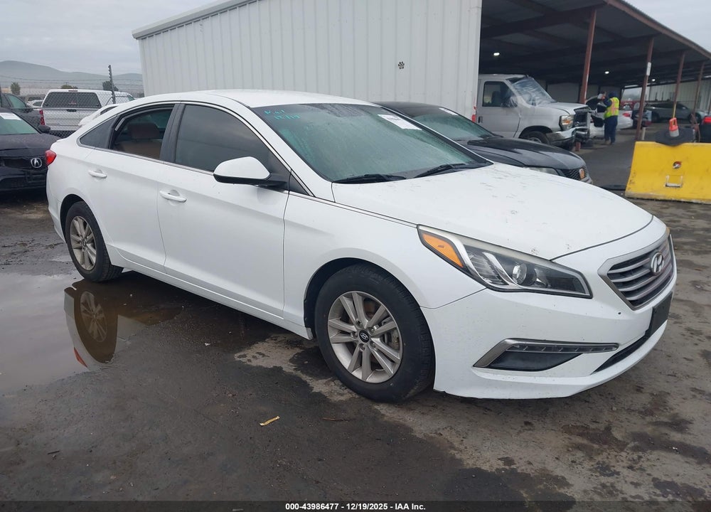 2015 HYUNDAI SONATA SE VIN: 5NPE24AF6FH245391