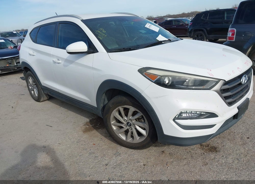 2016 HYUNDAI TUCSON SE VIN: KM8J33A46GU082491