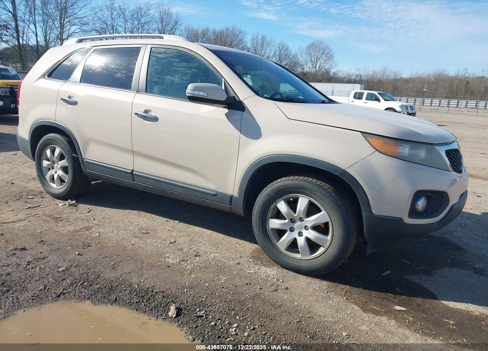 2011 KIA SORENTO LX VIN: 5XYKT3A15BG077999