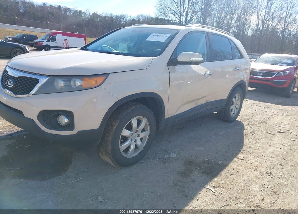 2011 KIA SORENTO LX VIN: 5XYKT3A15BG077999