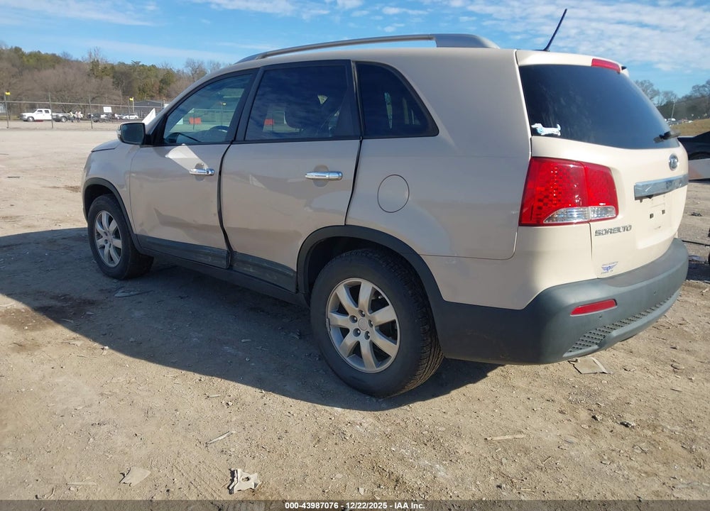 2011 KIA SORENTO LX VIN: 5XYKT3A15BG077999