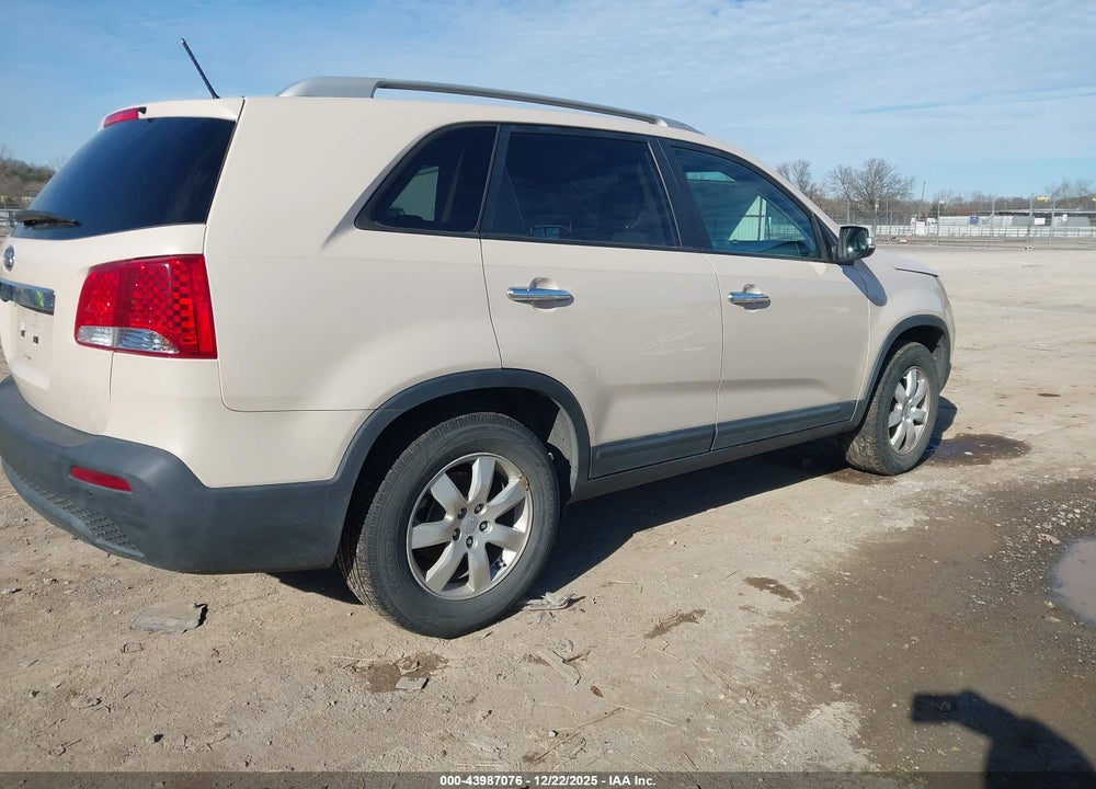 2011 KIA SORENTO LX VIN: 5XYKT3A15BG077999