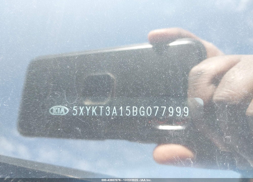 2011 KIA SORENTO LX VIN: 5XYKT3A15BG077999