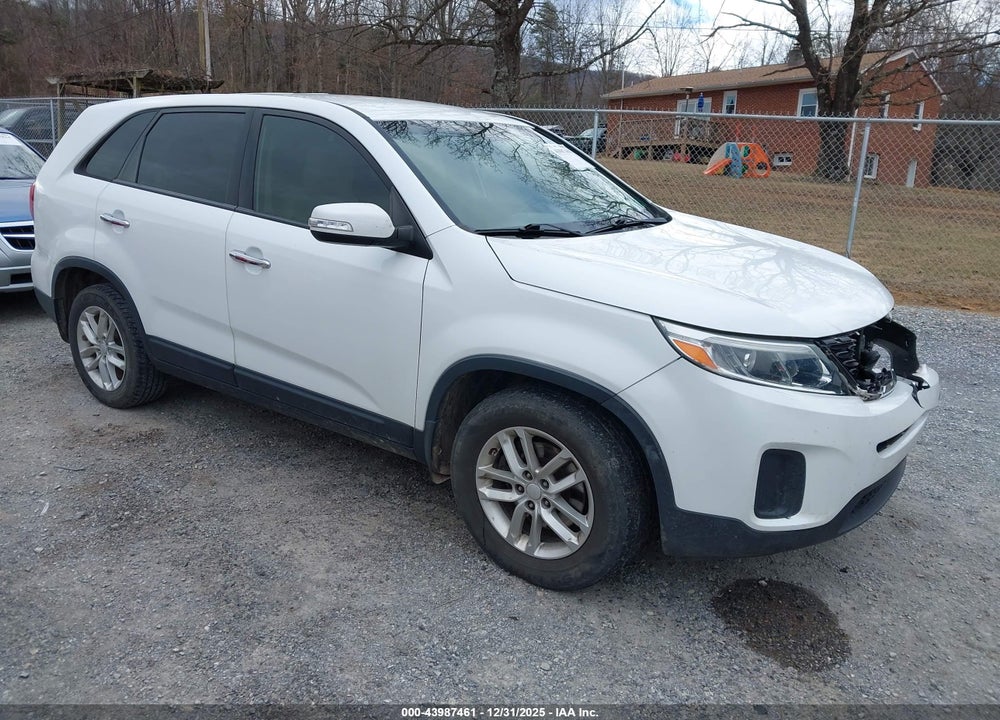 2015 KIA SORENTO LX VIN: 5XYKT3A6XFG657315