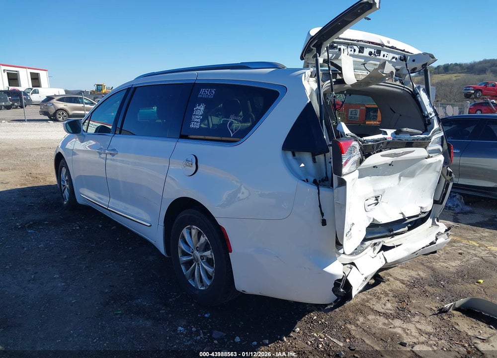 2018 CHRYSLER PACIFICA TOURING L VIN: 2C4RC1BGXJR130650