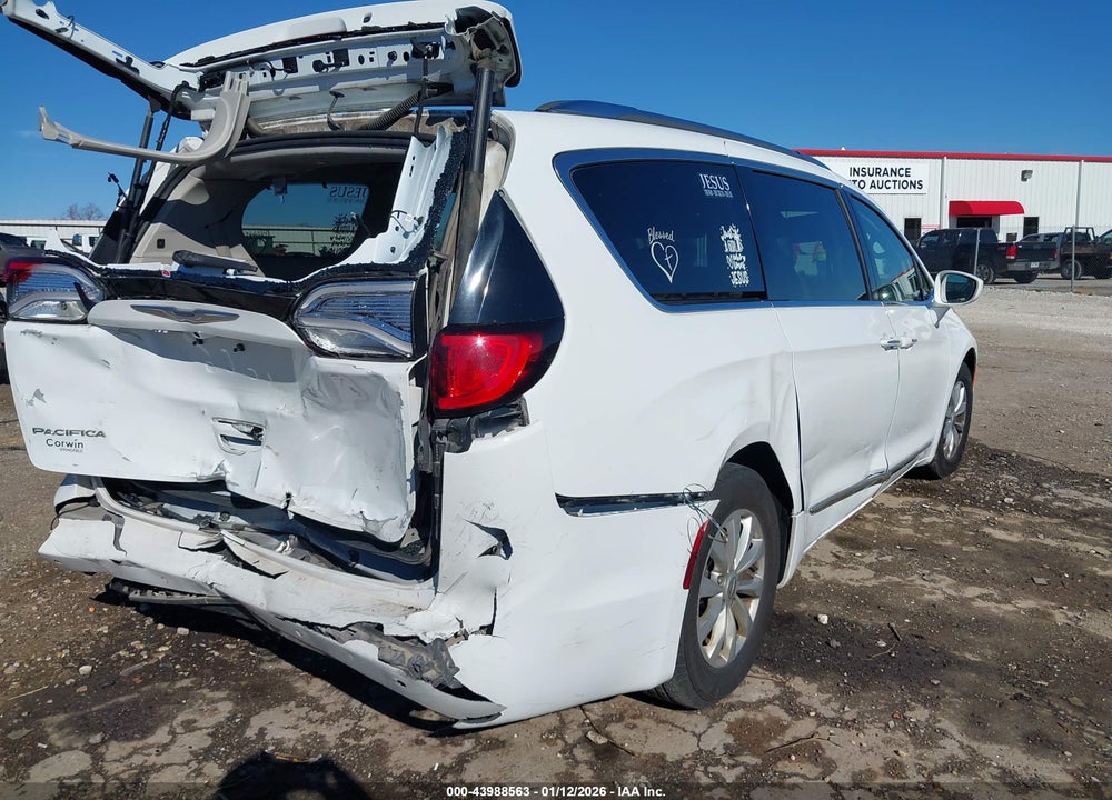 2018 CHRYSLER PACIFICA TOURING L VIN: 2C4RC1BGXJR130650