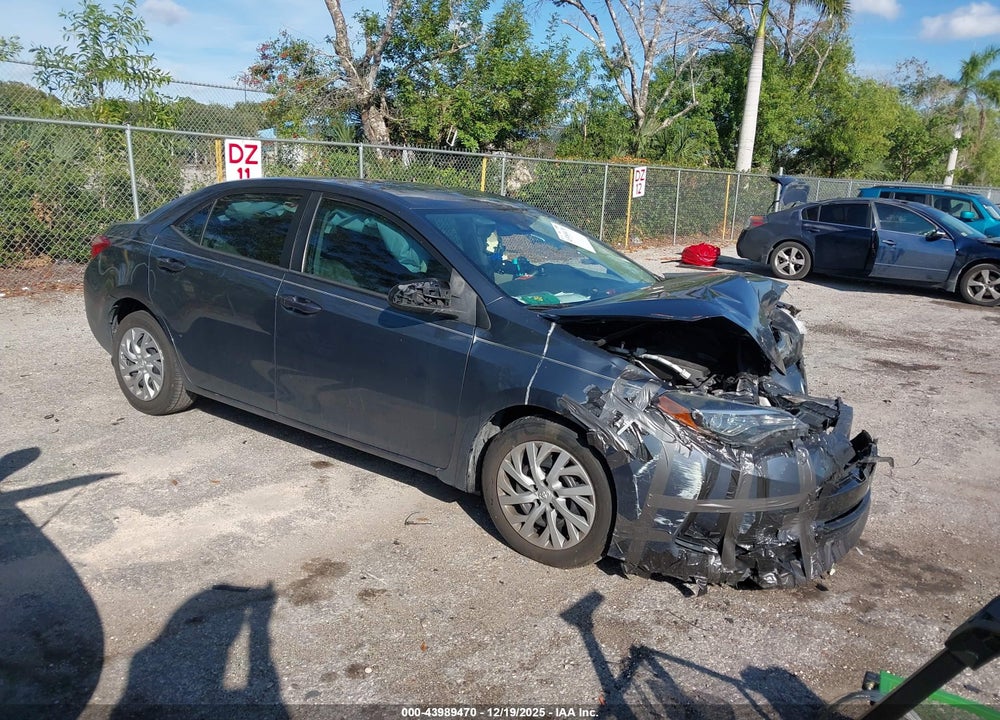 2018 TOYOTA COROLLA LE VIN: 5YFBURHE2JP835901
