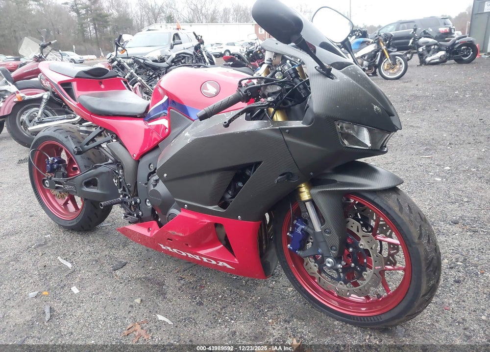 2021 HONDA CBR600 RR VIN: JH2PC40J0MK700818