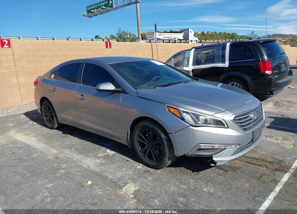2015 HYUNDAI SONATA SE VIN: 5NPE24AF0FH206411
