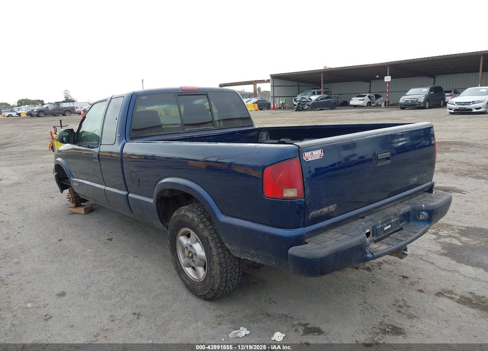 2002 CHEVROLET S-10 LS VIN: 1GCDT19W928153227
