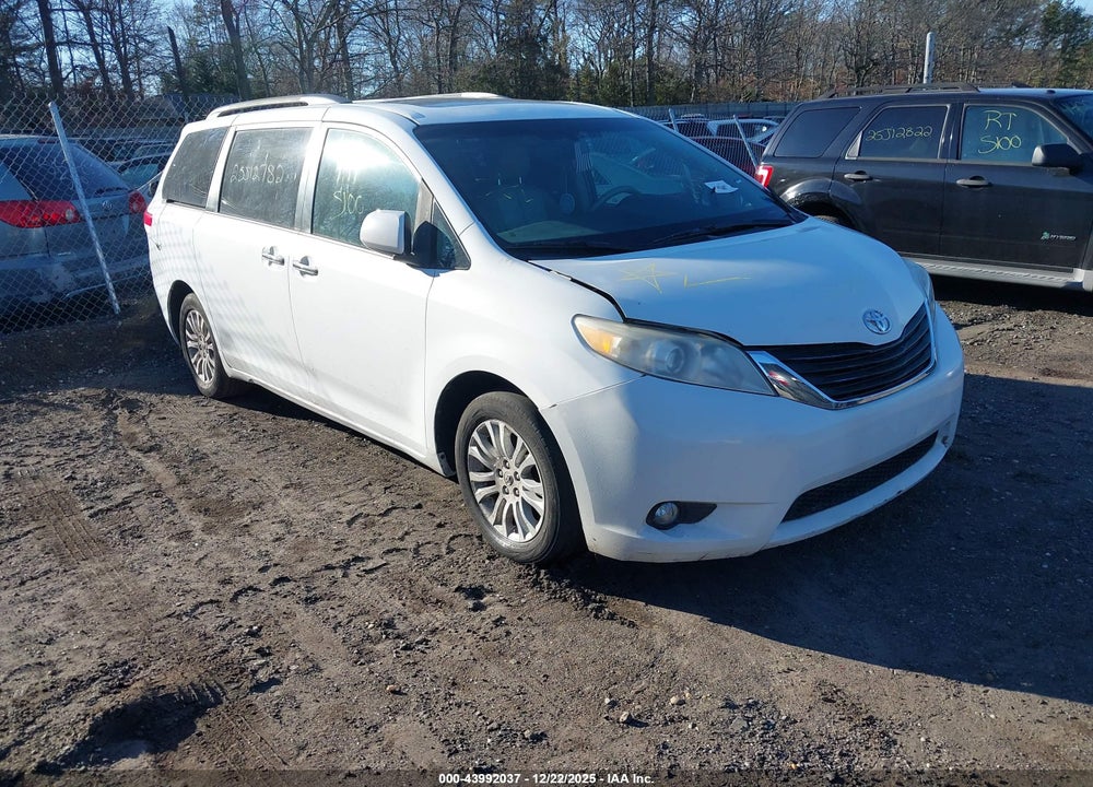 2011 TOYOTA SIENNA XLE V6 VIN: 5TDYK3DC1BS041997