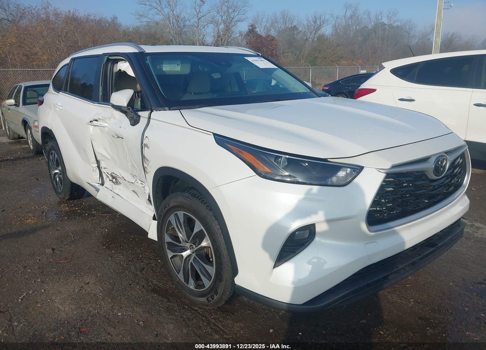 2023 TOYOTA HIGHLANDER XLE VIN: 5TDKDRAHXPS031303