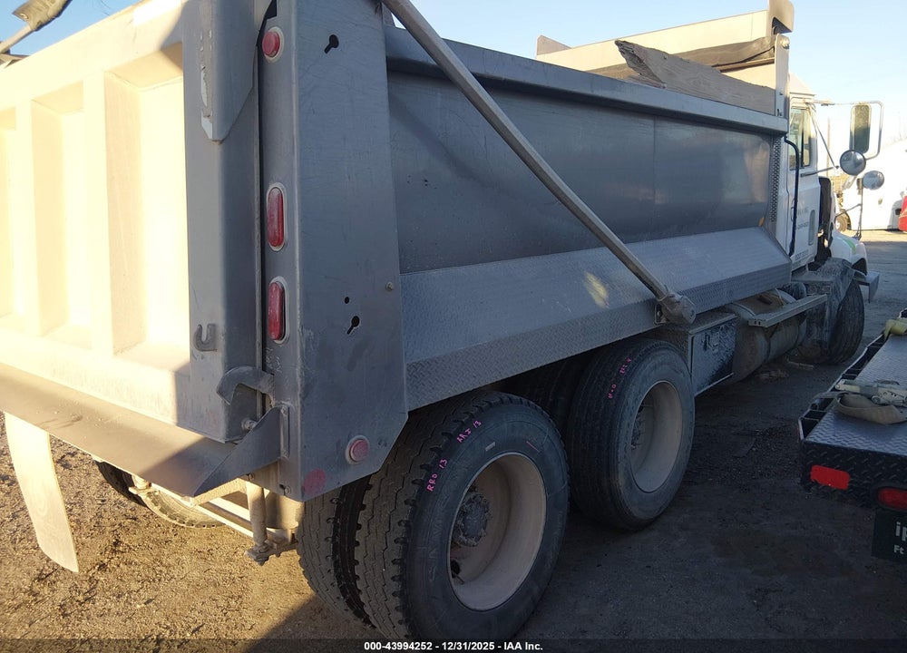 2000 MACK 600 CX600 VIN: 1M1AE06Y5YW003813