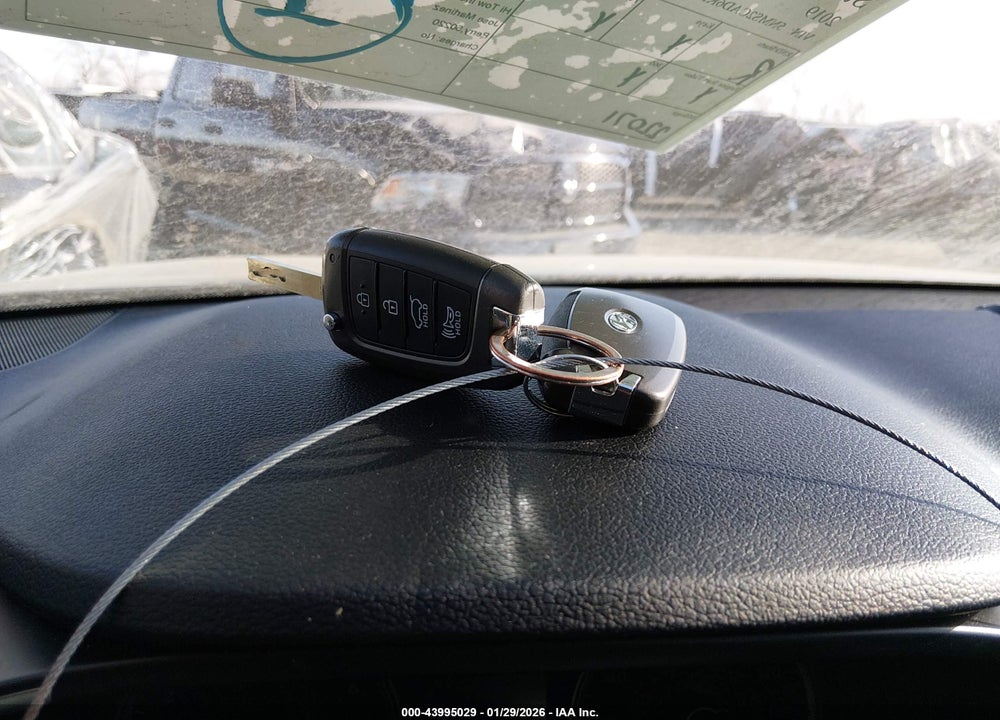 2019 HYUNDAI SANTA FE SE VIN: 5NMS2CAD6KH024957