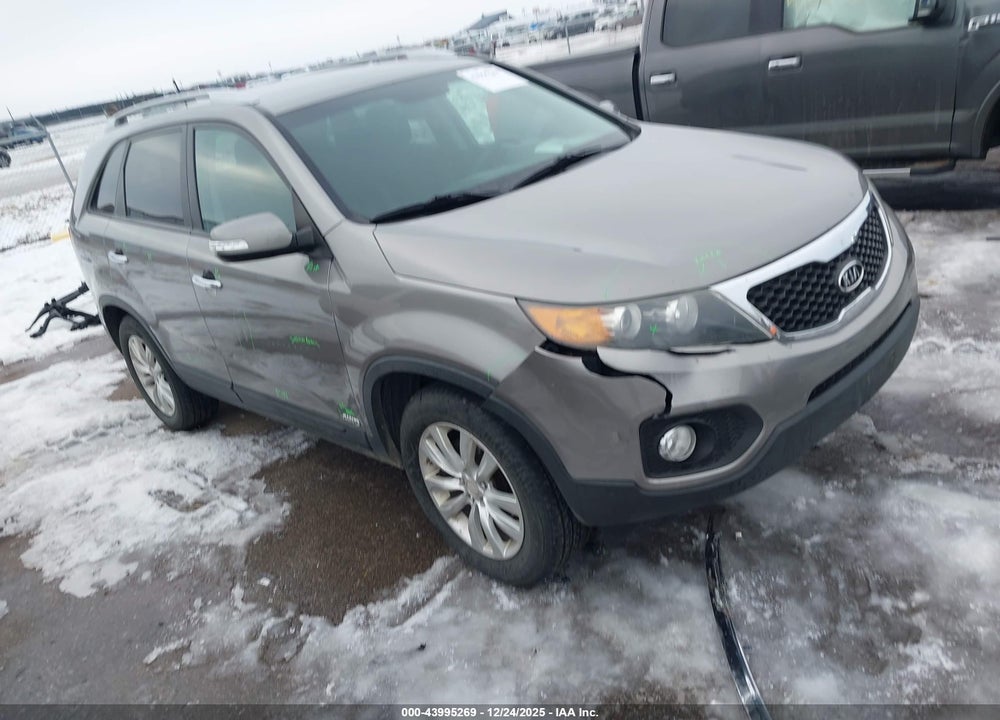 2011 KIA SORENTO LX V6 VIN: 5XYKTDA20BG140084