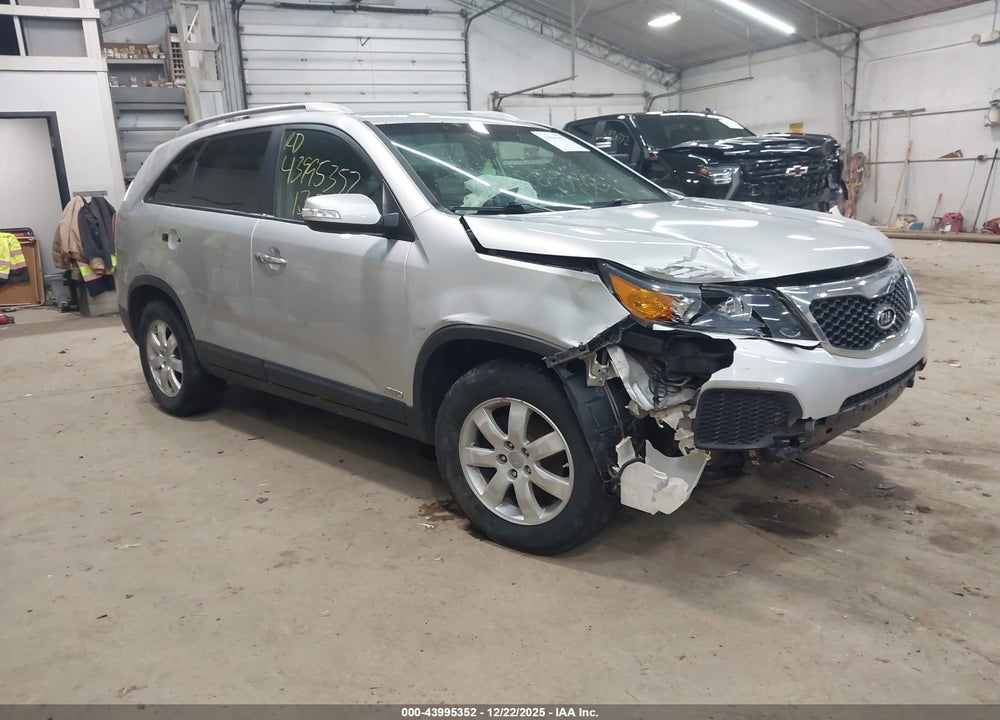 2013 KIA SORENTO LX V6 VIN: 5XYKTDA2XDG336102