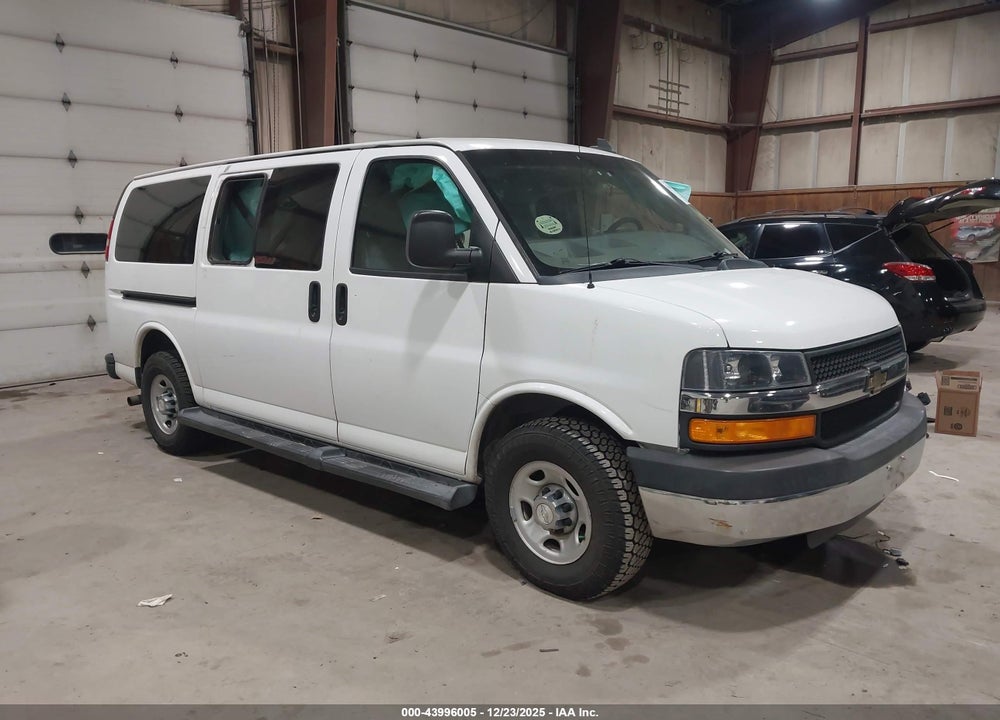 2016 CHEVROLET EXPRESS 3500 LT VIN: 1GAZGMFGXG1305758