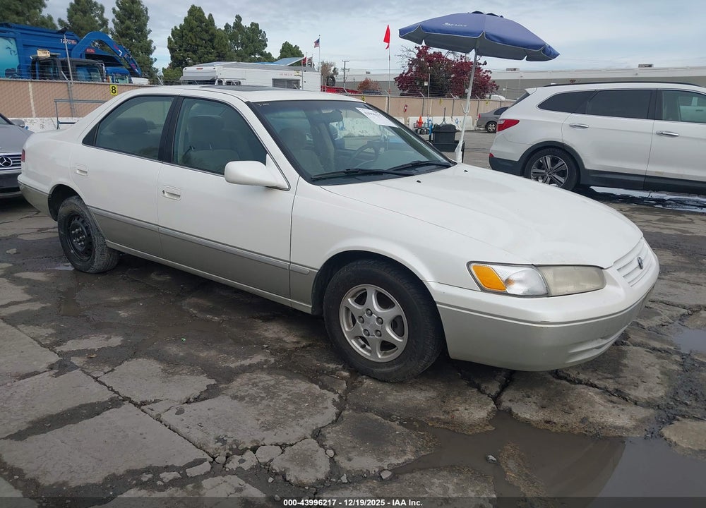 1999 TOYOTA CAMRY LE VIN: JT2BG22K1X0361593