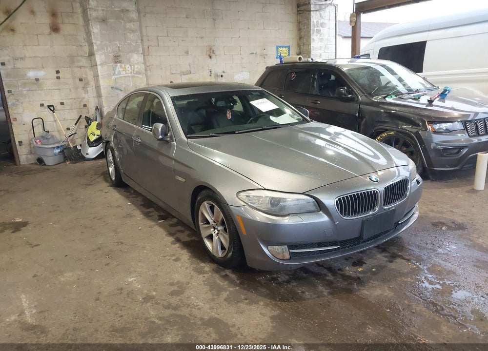 2011 BMW 528I VIN: WBAFR1C55BC737156